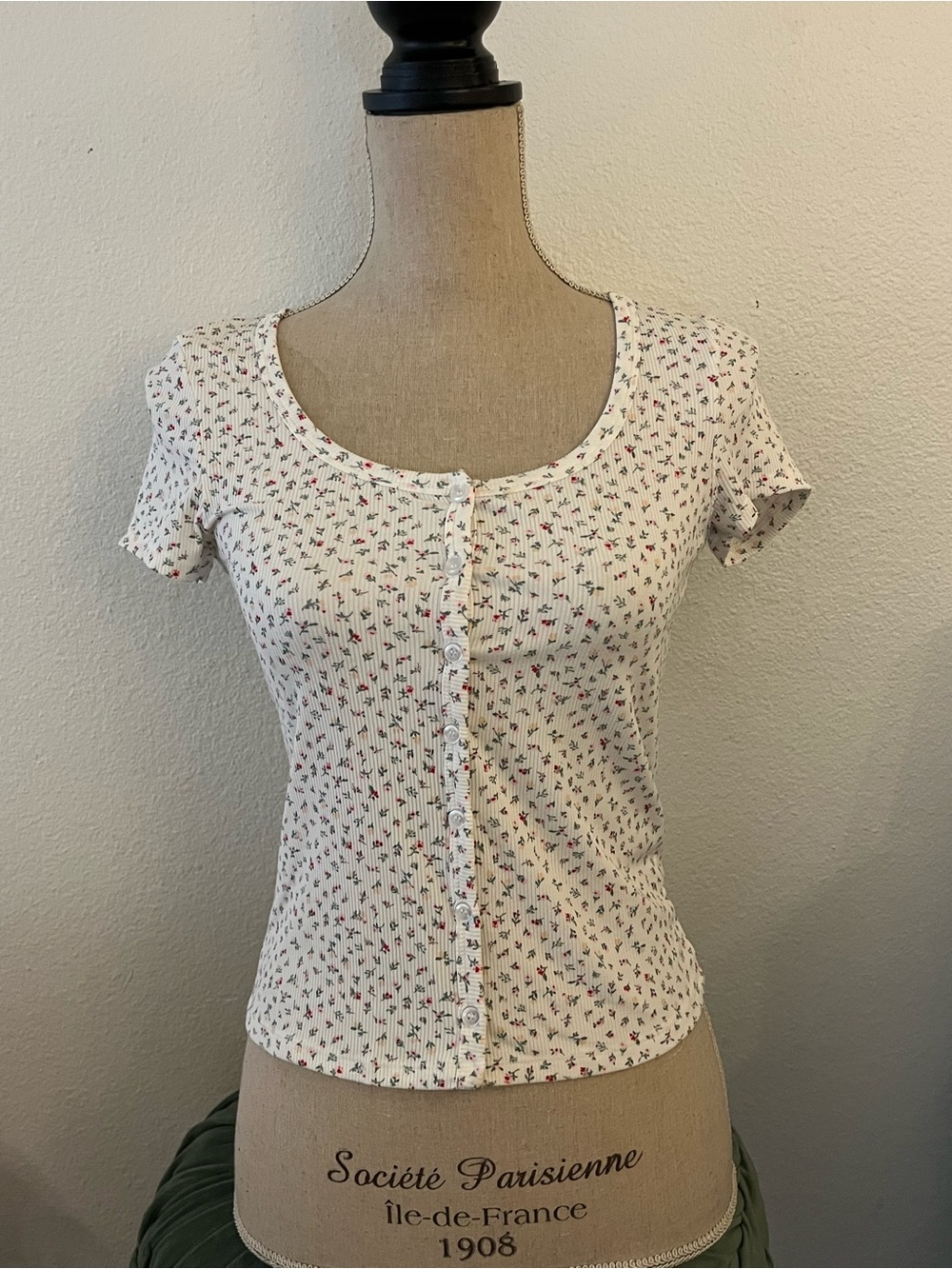 Women's White Floral Button-Front Ribbed Short Sleeve Top